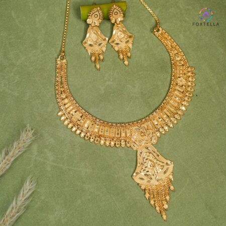 Tejasvi Haar Necklace Set