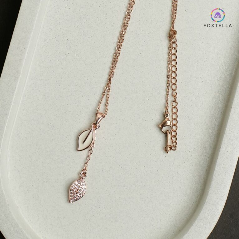 Fortunes Leaf Pendant